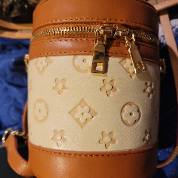 Leather designer look cylinder cross body - Picture 1 of 2